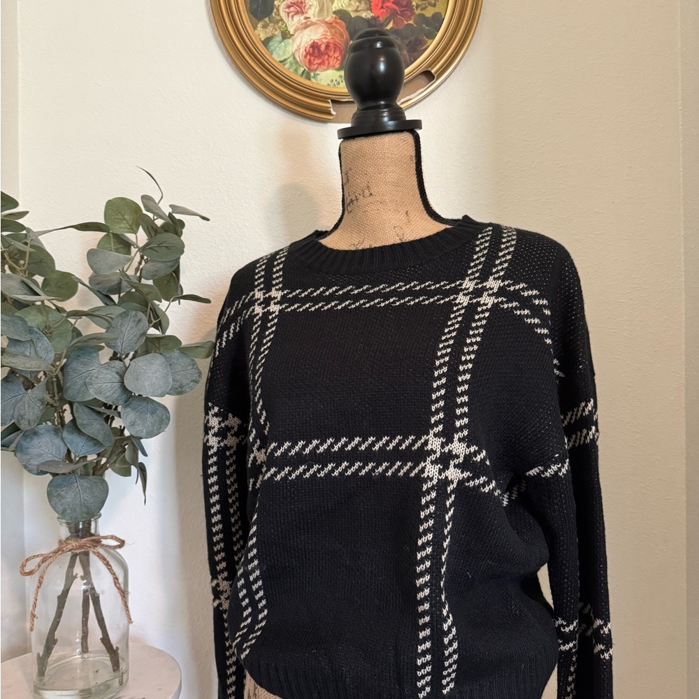 SHEIN Black and White Crew Neck Sweater